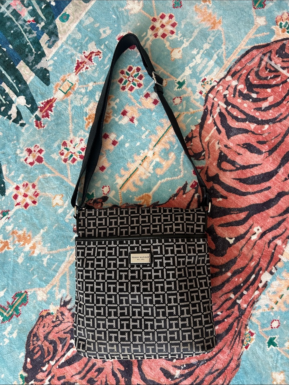 Vintage Tommy Hilfiger Black and White Crossbody Bag
